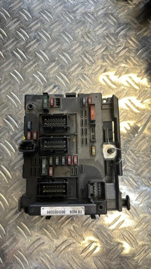 Boitier servitude moteur (BSM) PEUGEOT 307 PHASE 1 Diesel image 3