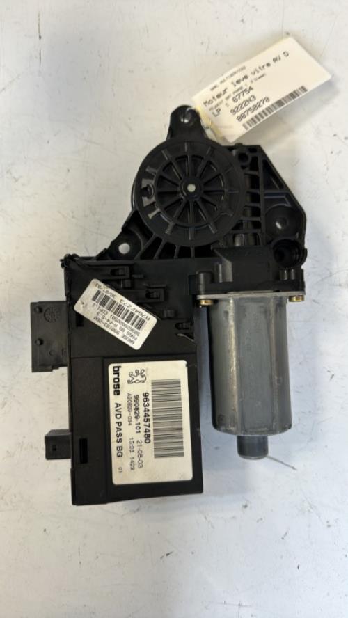 Moteur leve vitre avant droit PEUGEOT 307 PHASE 1 Diesel image 1