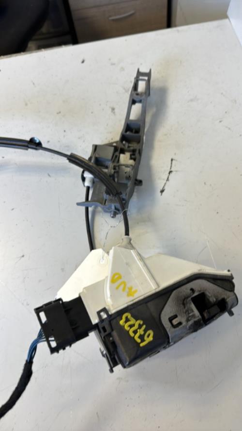 Serrure avant droit CITROEN DS3 PHASE 1 Diesel image 2