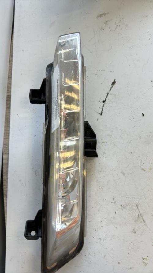 Feu diurne avant droit RENAULT CLIO 4 PHASE 2 Essence image 1