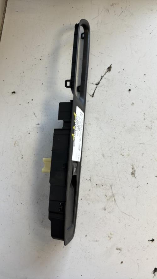 Interrupteur de leve vitre avant droit RENAULT CLIO 4 PHASE 2 Essence image 2