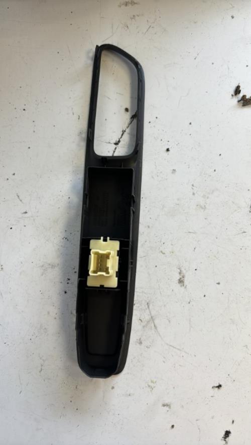 Interrupteur de leve vitre avant droit RENAULT CLIO 4 PHASE 2 Essence image 3