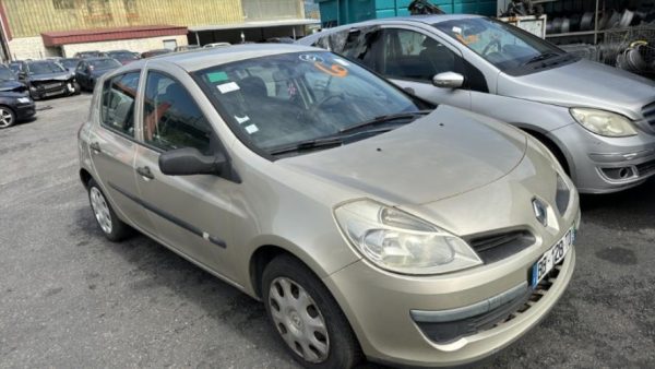 Serrure avant gauche RENAULT CLIO 3 PHASE 1 Diesel image 4