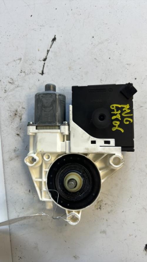 Moteur leve vitre avant gauche VOLKSWAGEN GOLF 5 BREAK Diesel image 3