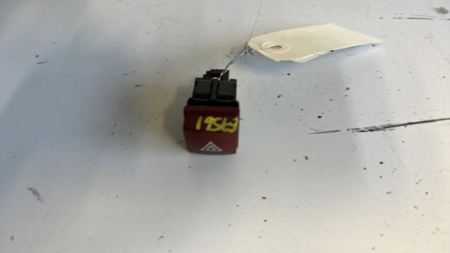 Bouton de warning PEUGEOT 207 PHASE 1 Diesel image 1