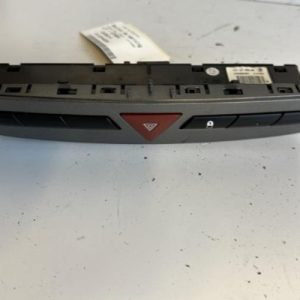Bouton de warning PEUGEOT 308 1 PHASE 1 Diesel image 1