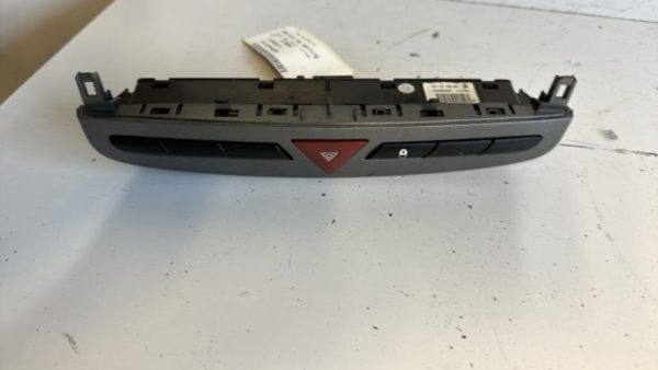 Bouton de warning PEUGEOT 308 1 PHASE 1 Diesel image 1