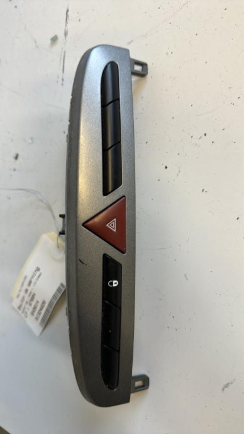 Bouton de warning PEUGEOT 308 1 PHASE 1 Diesel image 2