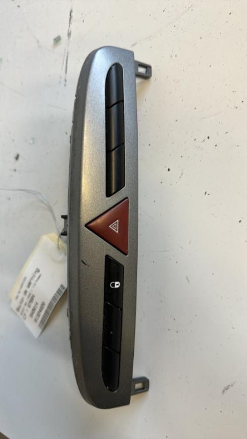 Bouton de warning PEUGEOT 308 1 PHASE 1 Diesel image 3