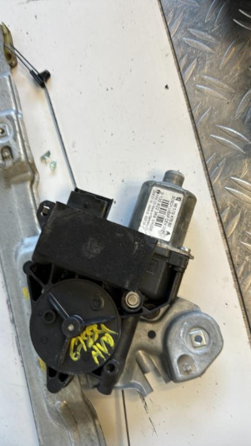 Leve vitre electrique avant droit PEUGEOT 308 1 PHASE 1 Diesel image 2