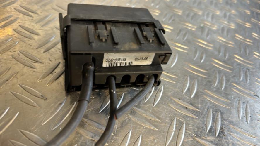 Porte fusible PEUGEOT 207 PHASE 1 Diesel image 1