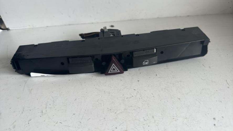 Bouton de warning OPEL ASTRA H PHASE 1 Diesel image 1