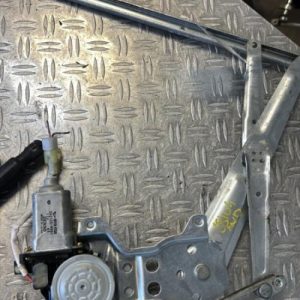 Leve vitre mecanique avant droit DAIHATSU SIRION 1 Essence image 3