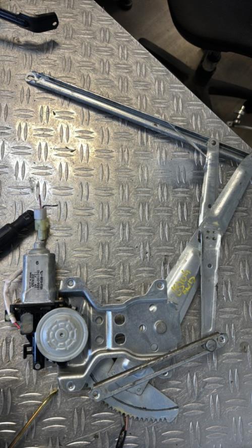 Leve vitre mecanique avant droit DAIHATSU SIRION 1 Essence image 4