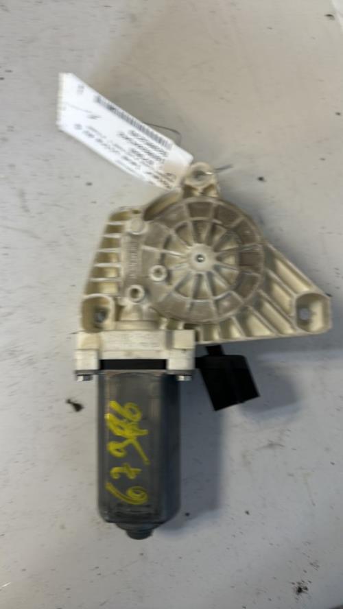 Moteur leve vitre avant gauche MERCEDES CLASSE B 245 PHASE 1 Diesel image 2