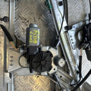 Leve vitre electrique avant gauche RENAULT CLIO 3 PHASE 1 Diesel image 1