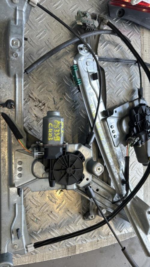 Leve vitre electrique avant gauche RENAULT CLIO 3 PHASE 1 Diesel image 2