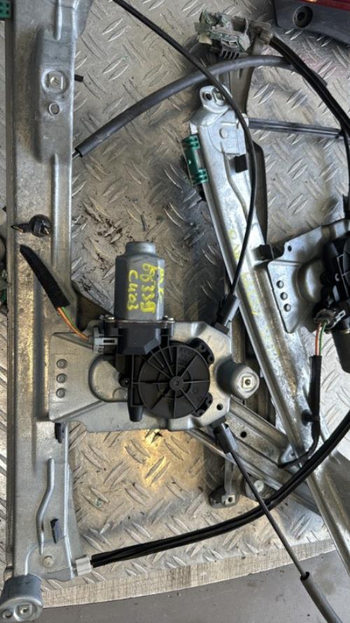 Leve vitre electrique avant gauche RENAULT CLIO 3 PHASE 1 Diesel image 3