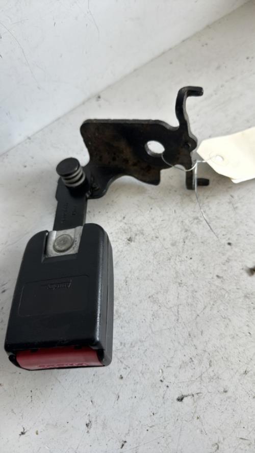 Attache ceinture arriere gauche RENAULT MEGANE 3 PHASE 1 COUPE Diesel image 2