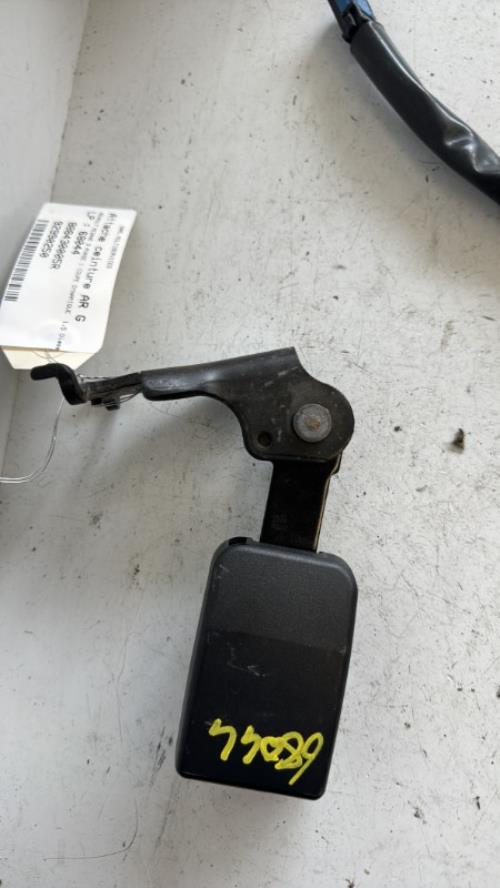 Attache ceinture arriere gauche RENAULT MEGANE 3 PHASE 1 COUPE Diesel image 3