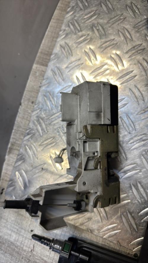 Serrure avant droit PEUGEOT 307 PHASE 2 Essence image 2