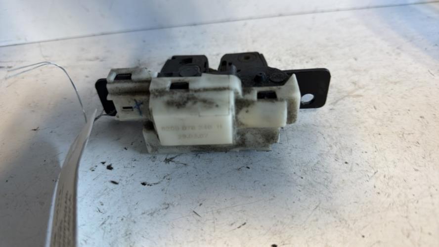 Serrure de coffre RENAULT CLIO 3 PHASE 1 Diesel image 1