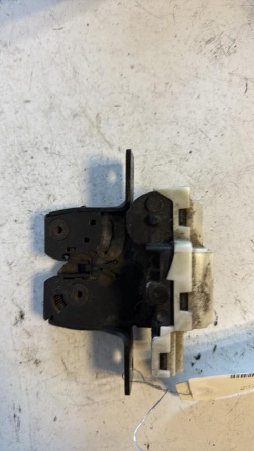 Serrure de coffre RENAULT CLIO 3 PHASE 1 Diesel image 2
