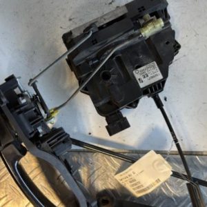 Serrure avant gauche OPEL CORSA D PHASE 1 Diesel image 1