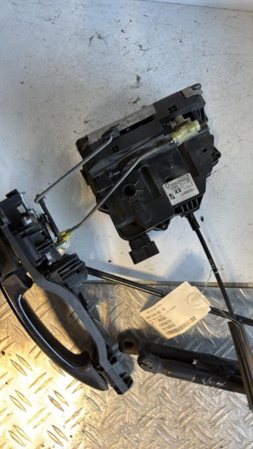 Serrure avant gauche OPEL CORSA D PHASE 1 Diesel image 1