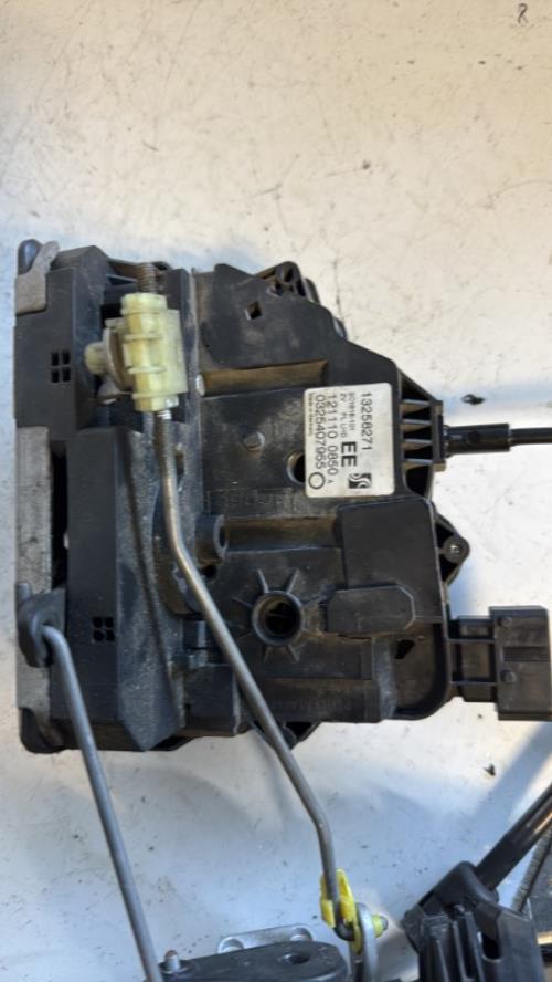 Serrure avant gauche OPEL CORSA D PHASE 1 Diesel image 3