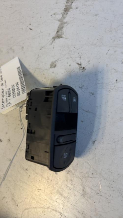 Interrupteur de leve vitre avant gauche OPEL CORSA D PHASE 1 Diesel image 2