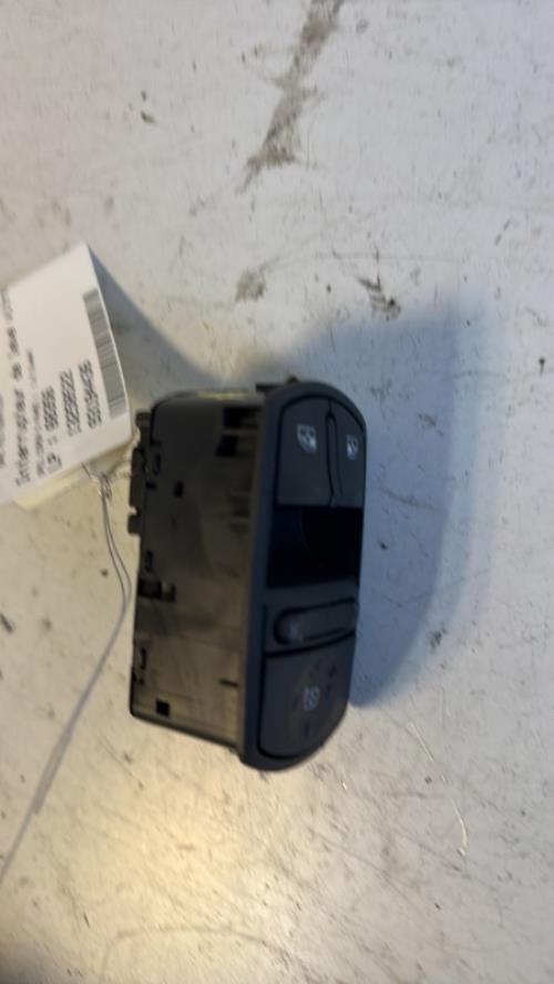 Interrupteur de leve vitre avant gauche OPEL CORSA D PHASE 1 Diesel image 3