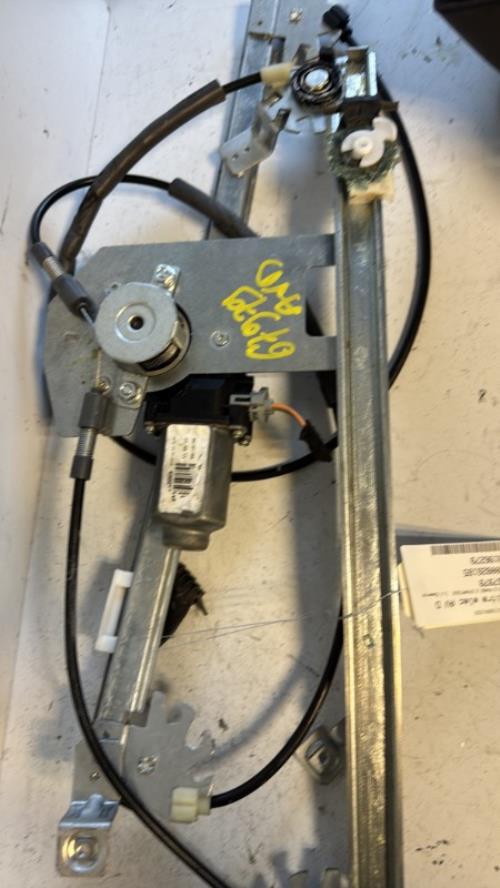 Leve vitre electrique avant droit RENAULT CLIO 3 PHASE 2 Essence image 1