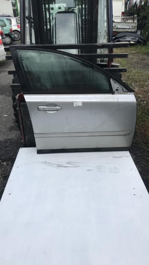 Porte avant droit VOLVO V 50 PHASE 1 BREAK Diesel image 1