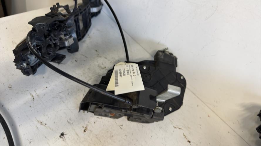 Serrure avant droit FORD FOCUS 2 PHASE 1 CABRIOLET Essence image 3