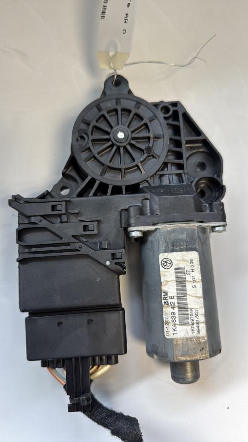 Moteur leve vitre arriere droit VOLKSWAGEN GOLF 5 Diesel image 1