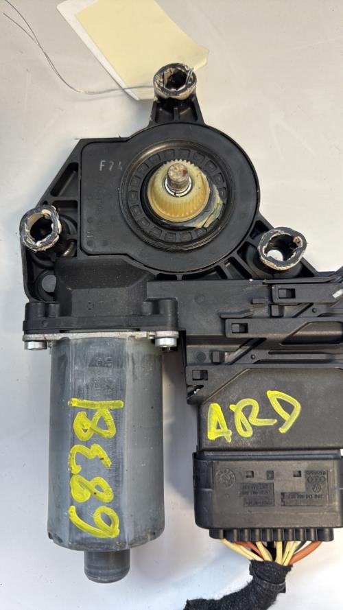 Moteur leve vitre arriere droit VOLKSWAGEN GOLF 5 Diesel image 2