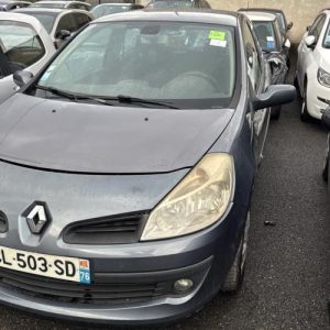 Pare boue avant gauche RENAULT CLIO 3 PHASE 1 Diesel image 1