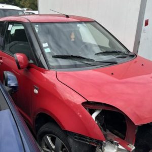 Porte avant droit SUZUKI SWIFT 3 Diesel image 1