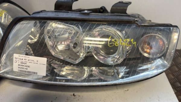 Optique avant principal gauche (feux)(phare) AUDI A4 2 AVANT PHASE 1 BREAK Diesel image 1