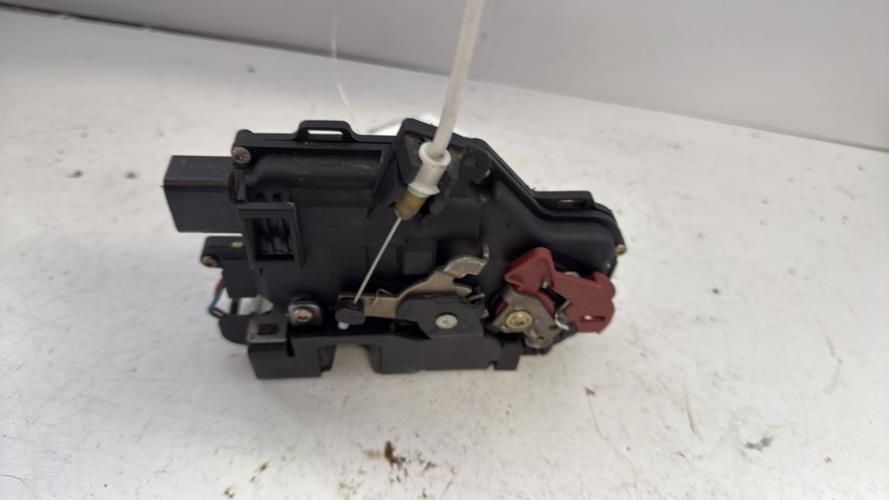 Serrure avant droit AUDI A4 2 AVANT PHASE 1 BREAK Diesel image 3