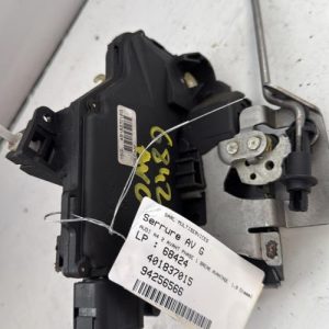 Serrure avant gauche AUDI A4 2 AVANT PHASE 1 BREAK Diesel image 1