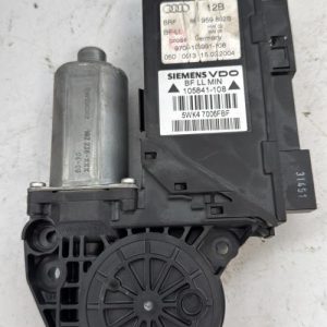 Moteur leve vitre avant droit AUDI A4 2 AVANT PHASE 1 BREAK Diesel image 1
