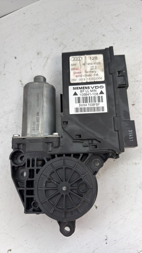 Moteur leve vitre avant droit AUDI A4 2 AVANT PHASE 1 BREAK Diesel image 1