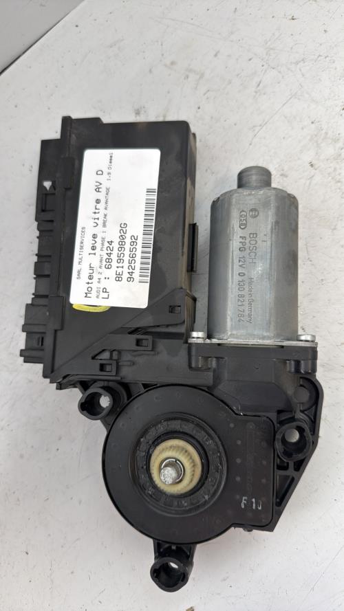 Moteur leve vitre avant droit AUDI A4 2 AVANT PHASE 1 BREAK Diesel image 3