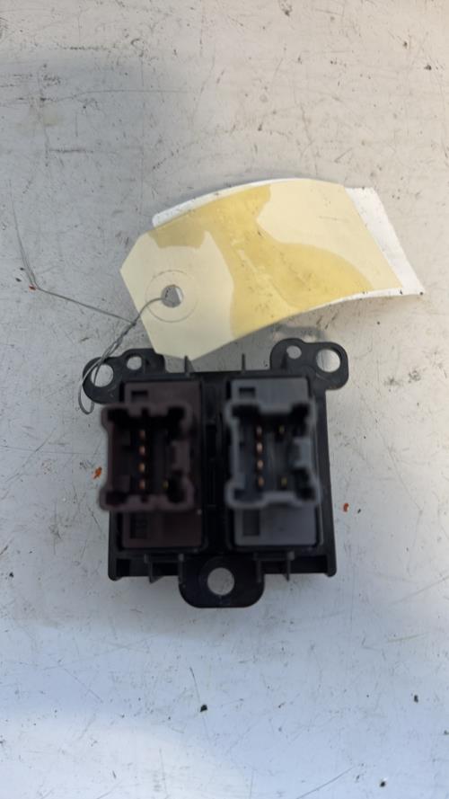 Bouton/Interrupteur NISSAN JUKE 1 PHASE 2 Essence image 2