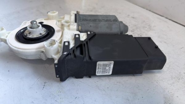 Moteur leve vitre avant gauche VOLKSWAGEN GOLF 4 Diesel image 3