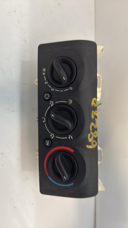 Commande chauffage RENAULT CLIO 2 PHASE 2 Essence image 1
