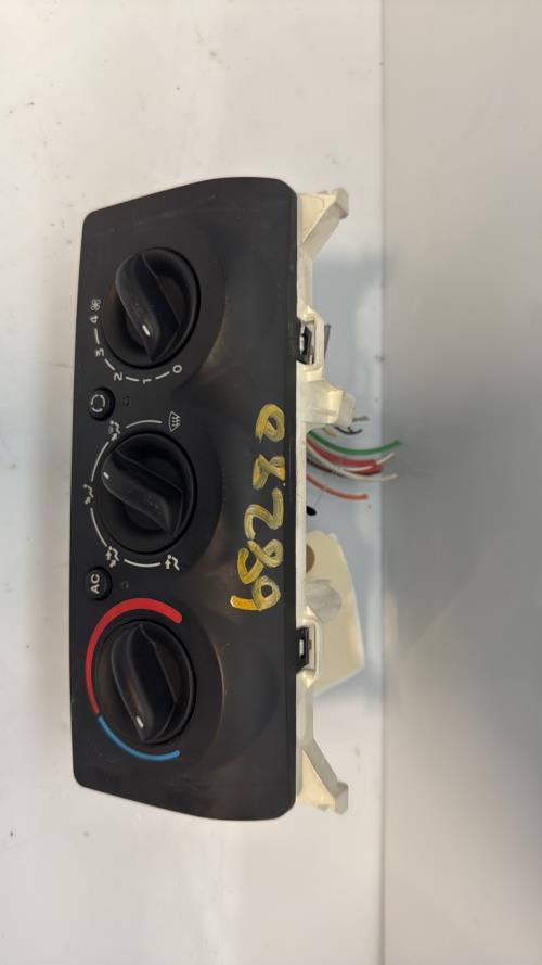Commande chauffage RENAULT CLIO 2 PHASE 2 Essence image 3