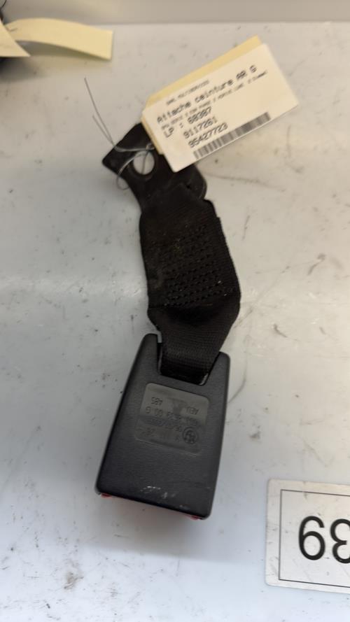 Attache ceinture arriere gauche BMW SERIE 3 E90 PHASE 2 Diesel image 1